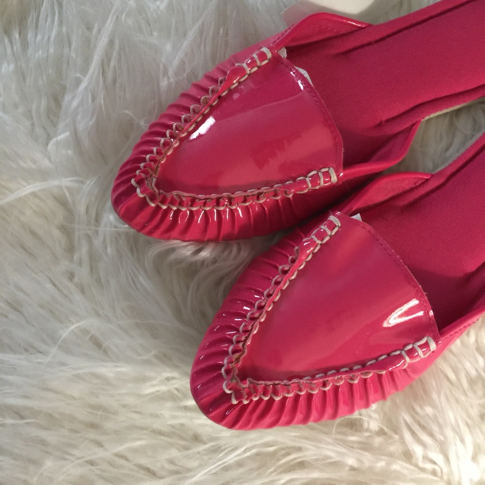 GAP PATENT SLIPPERS SIZE SMALL NWT